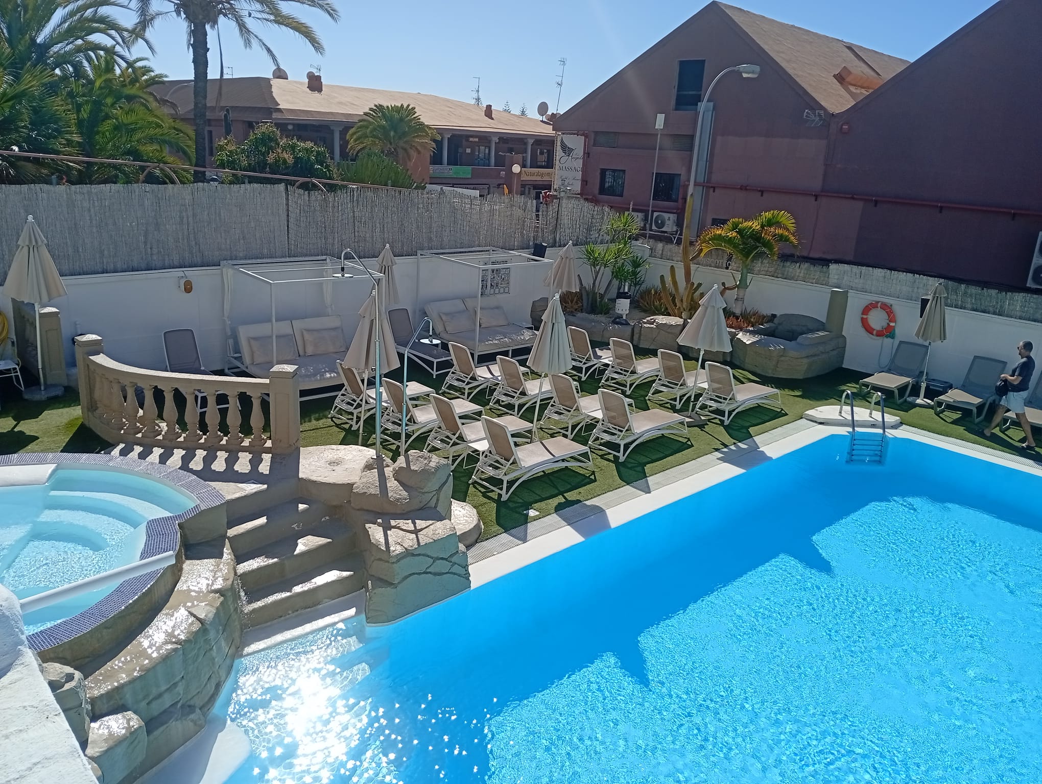 Luxurious villa with a large garden and swimming pool