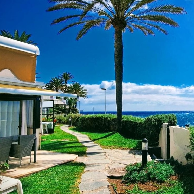Luxurious villa with a large garden and swimming pool